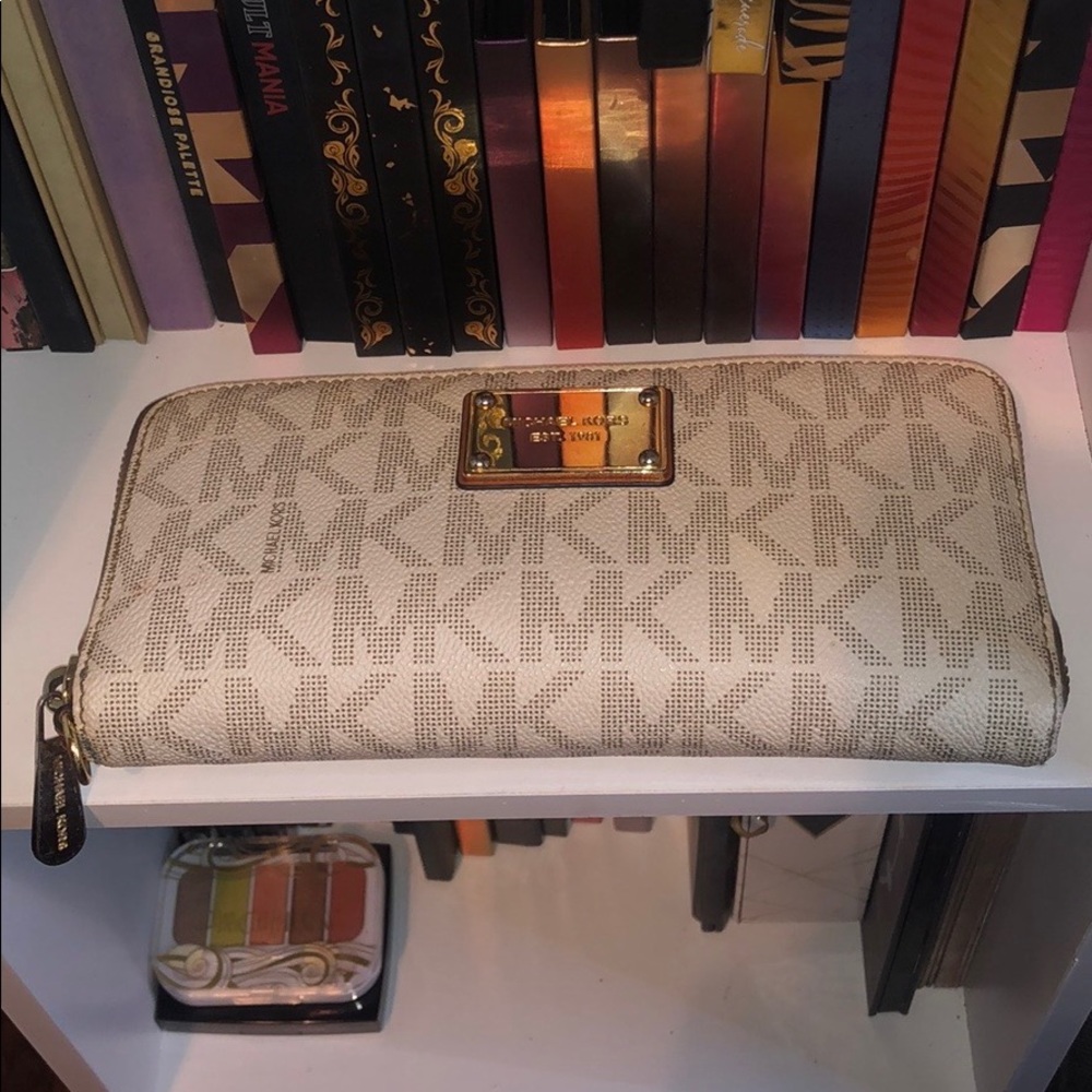 Micheal Kors wallet